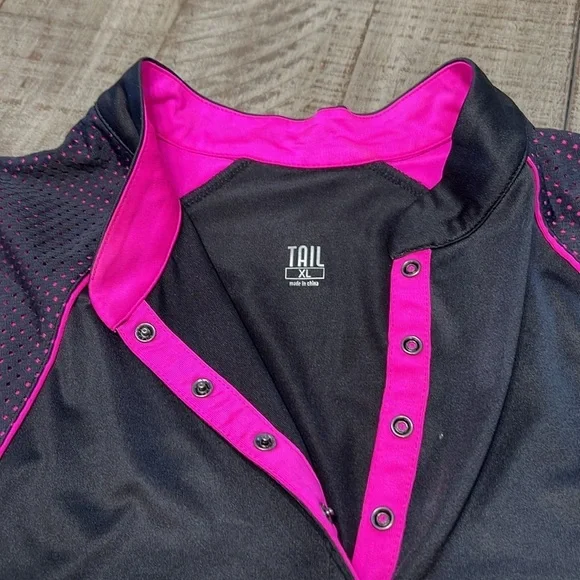 Tail Louisa Sleeveless Mini Mock Golf Shirt SUGAR RUSH with coordinating skort. - Picture 4 of 12